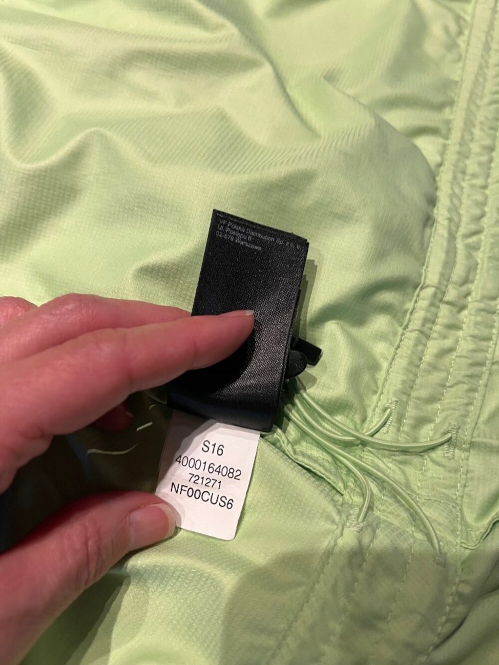 The North Face Women's Lightweight/hooded windbreaker jacket - Small - Picture 8 of 12